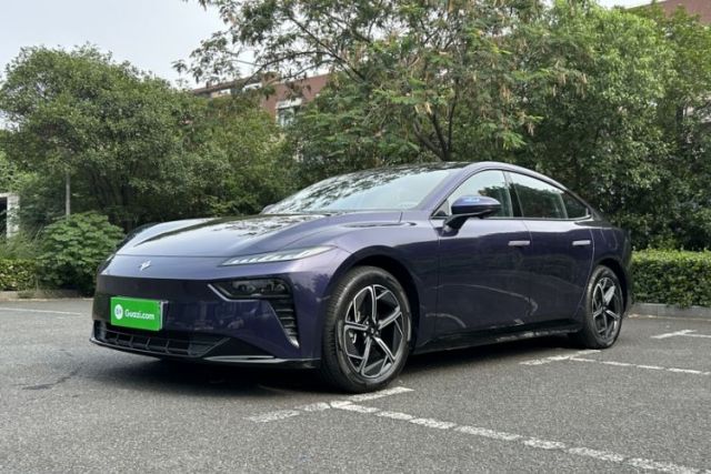 Dongfeng eπ eπ007 2024 200Pro Range-Extended Version مستعملة
