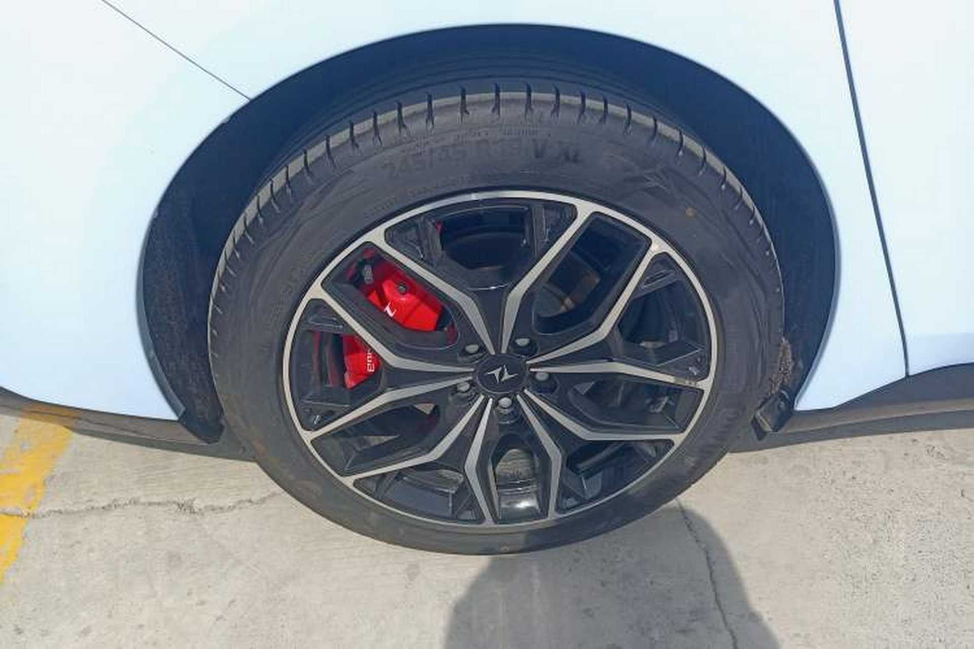 Used Dongfeng eπ eπ007 2025 Model Pure-Electric 565 All-Wheel-Drive Max Leading Edition Right Rear Wheel Hub