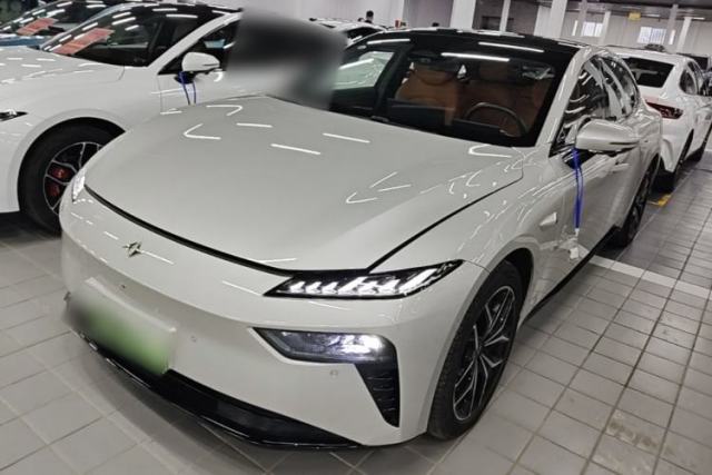 Dongfeng eπ eπ007 2025 Model Pure-Electric 565 All-Wheel-Drive Max Leading Edition مستعملة