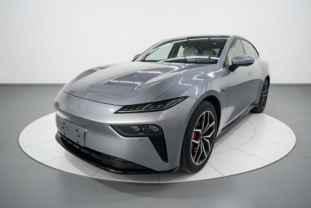 Dongfeng eπ eπ007 2025 Model Pure-Electric 565 All-Wheel-Drive Max Leading Edition مستعملة