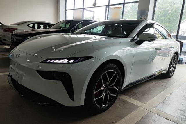 Dongfeng eπ eπ007 2025 Model Range-Extended 230 Max Cruise Edition مستعملة