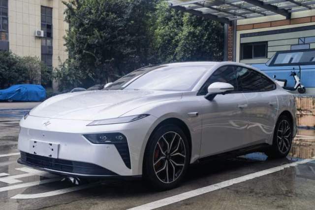 Dongfeng eπ eπ007 2025 Model Pure-Electric 565 All-Wheel-Drive Max Leading Edition مستعملة