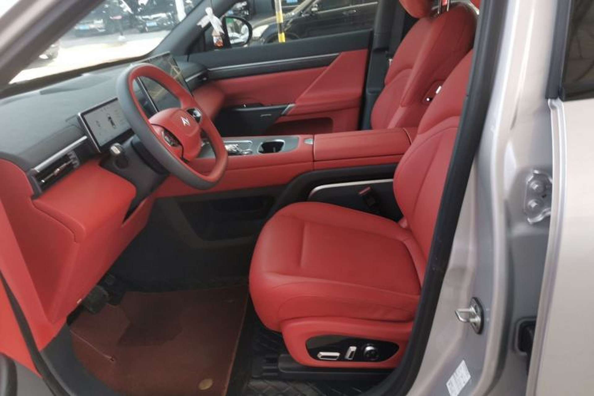 Used Dongfeng eπ eπ008 2024 210Max Range-Extended Version 6 Seats Left Front Seat