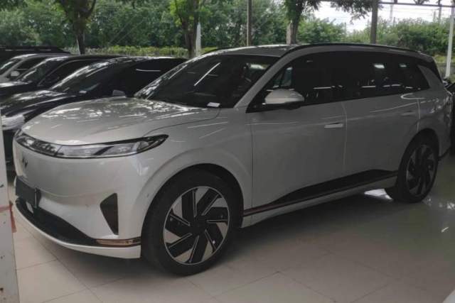 Dongfeng eπ eπ008 2024 636Max All-Electric Version 6 Seats مستعملة