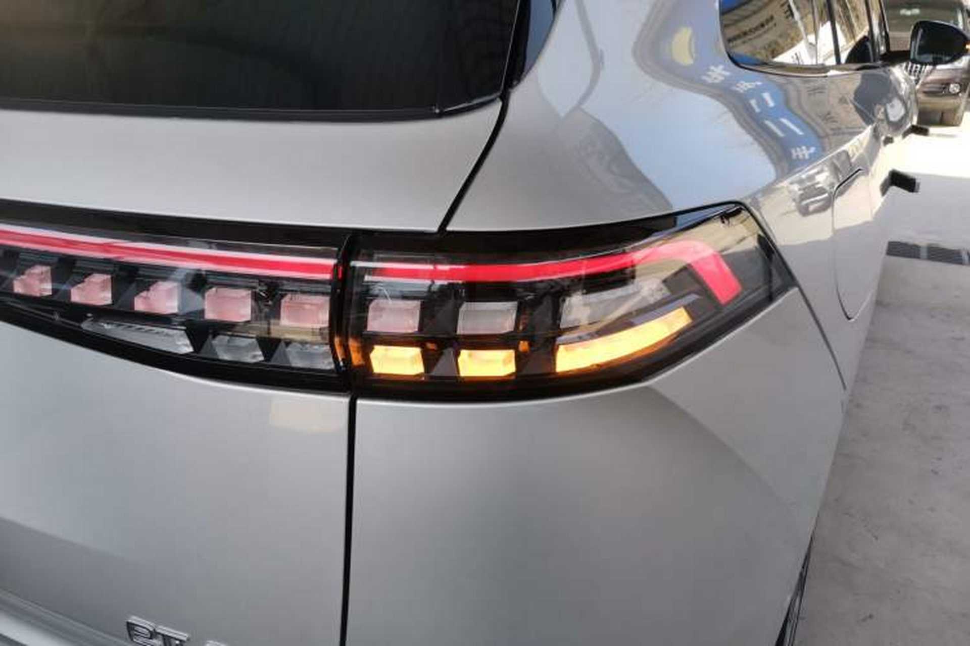 Used Dongfeng eπ eπ008 2024 210Max Range-Extended Version 6 Seats Right Rear Taillight