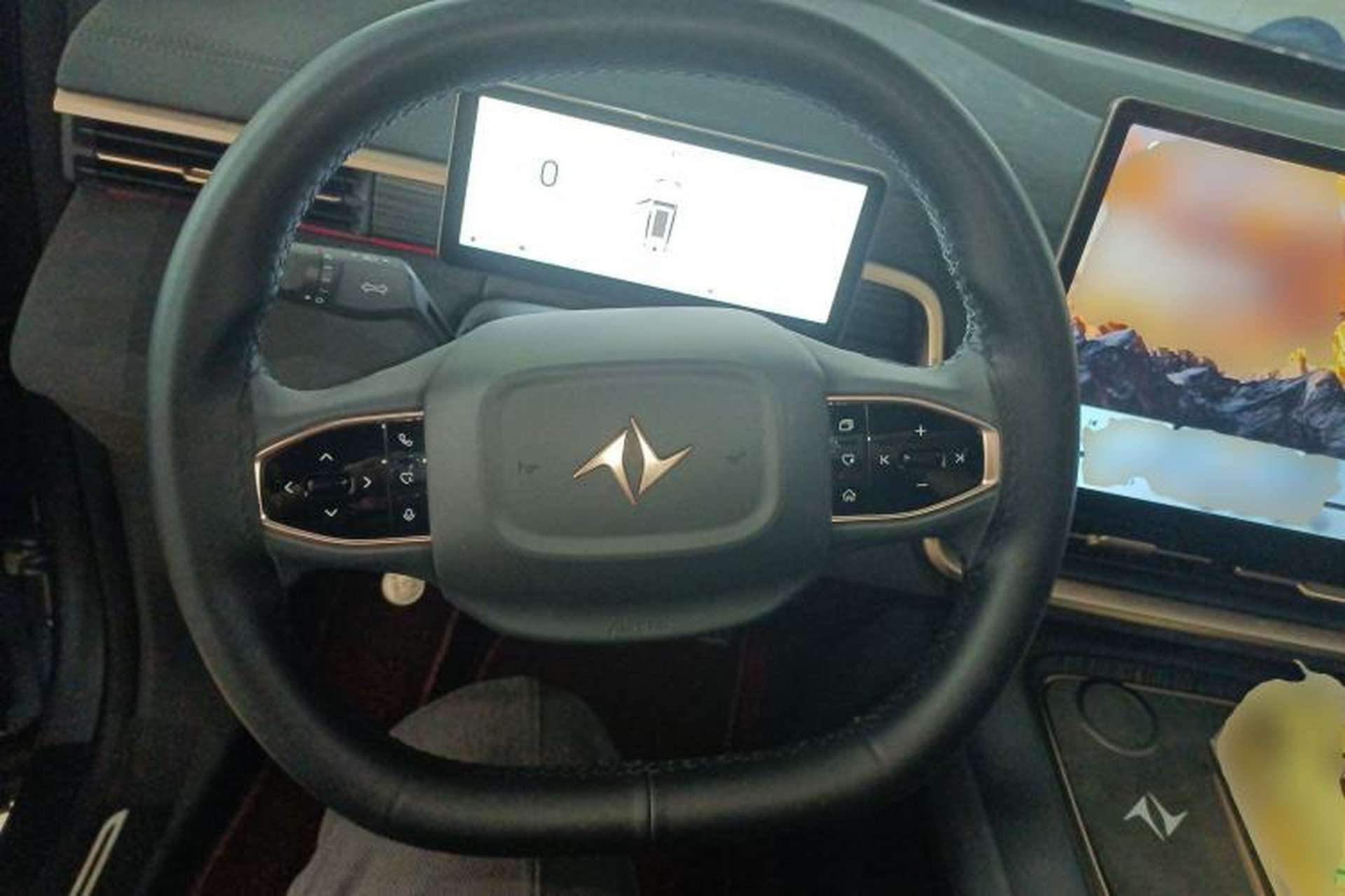 Used Dongfeng eπ eπ008 2024 210Max Range-Extended Version 6 Seats Steering Wheel