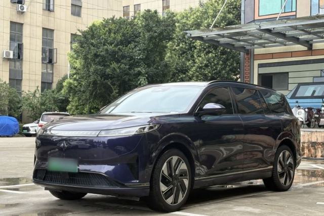 Dongfeng eπ eπ008 2024 636Max All-Electric Version 6 Seats مستعملة