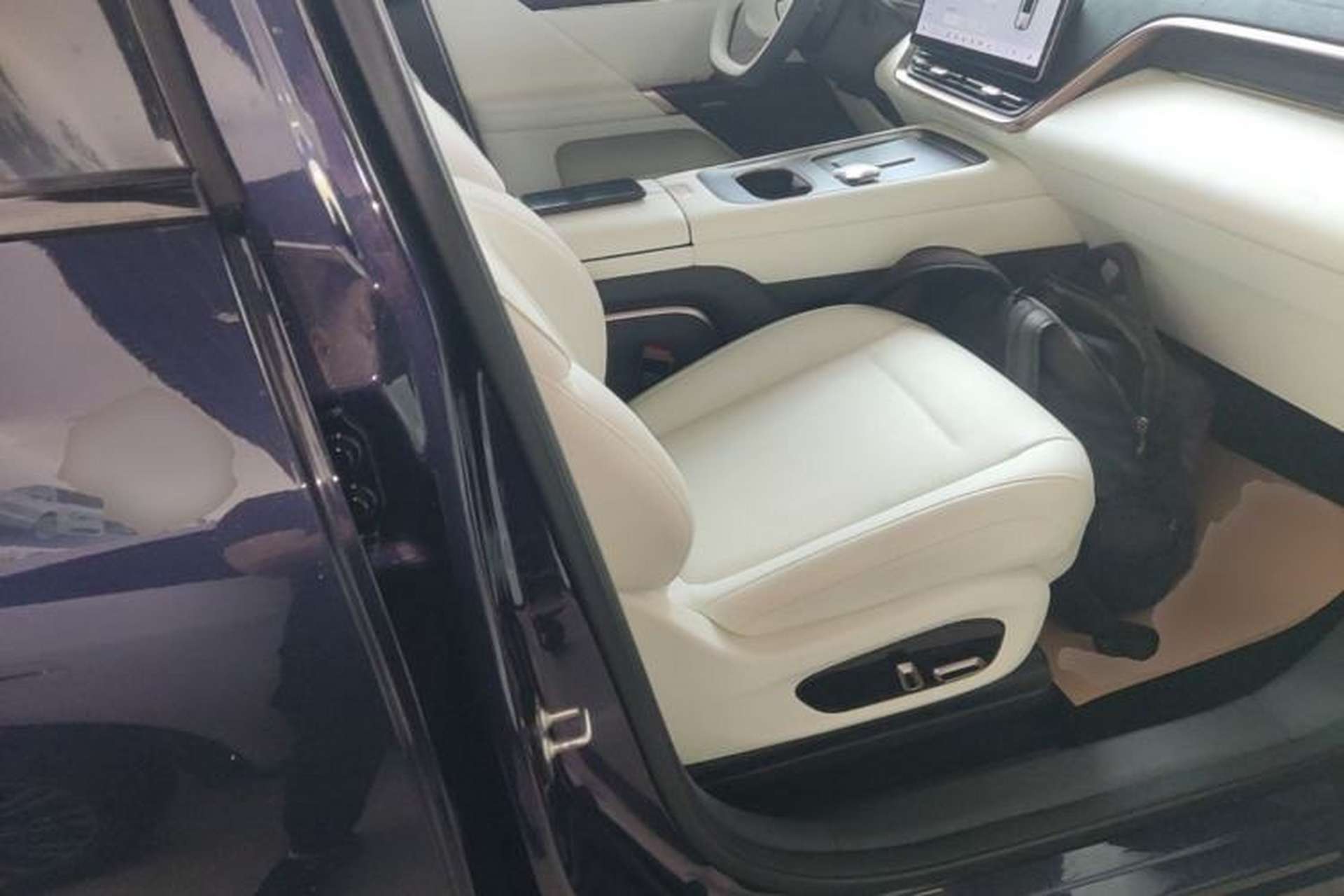 Used Dongfeng eπ eπ008 2024 636Max All-Electric Version 6 Seats Right Front Seat