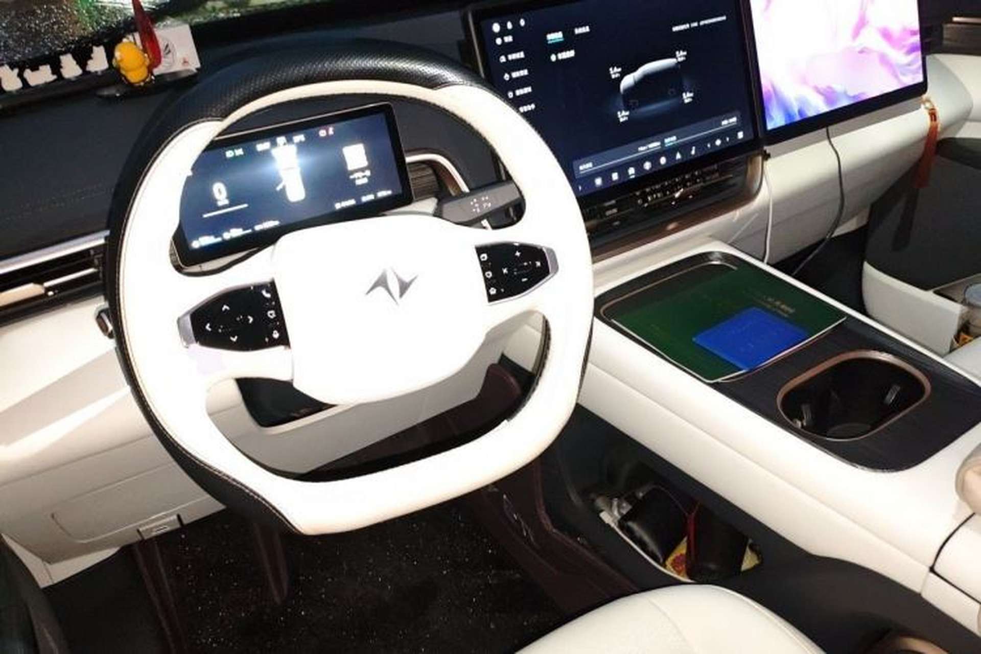 Used Dongfeng eπ eπ008 2024 210Max Range-Extended Version 6 Seats Steering Wheel