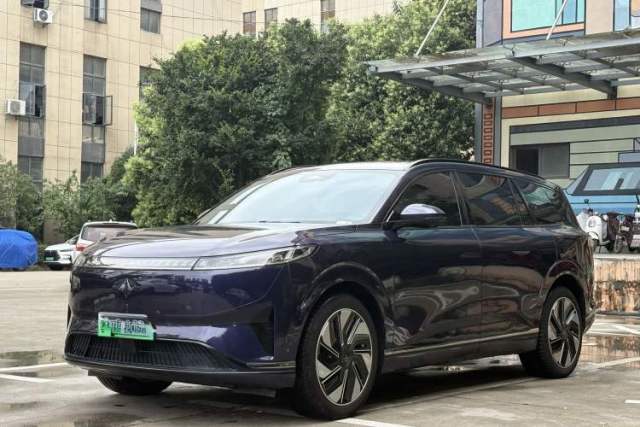 Dongfeng eπ eπ008 2024 636Max All-Electric Version 6 Seats مستعملة