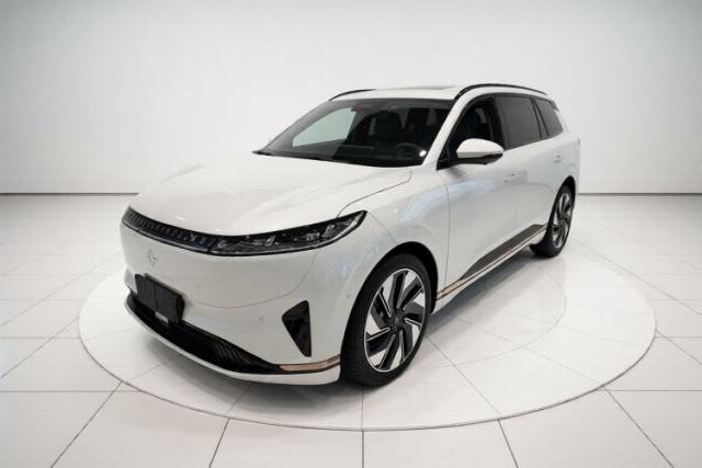 Dongfeng eπ eπ008 2024 210Max Range-Extended Version 6 Seats مستعملة