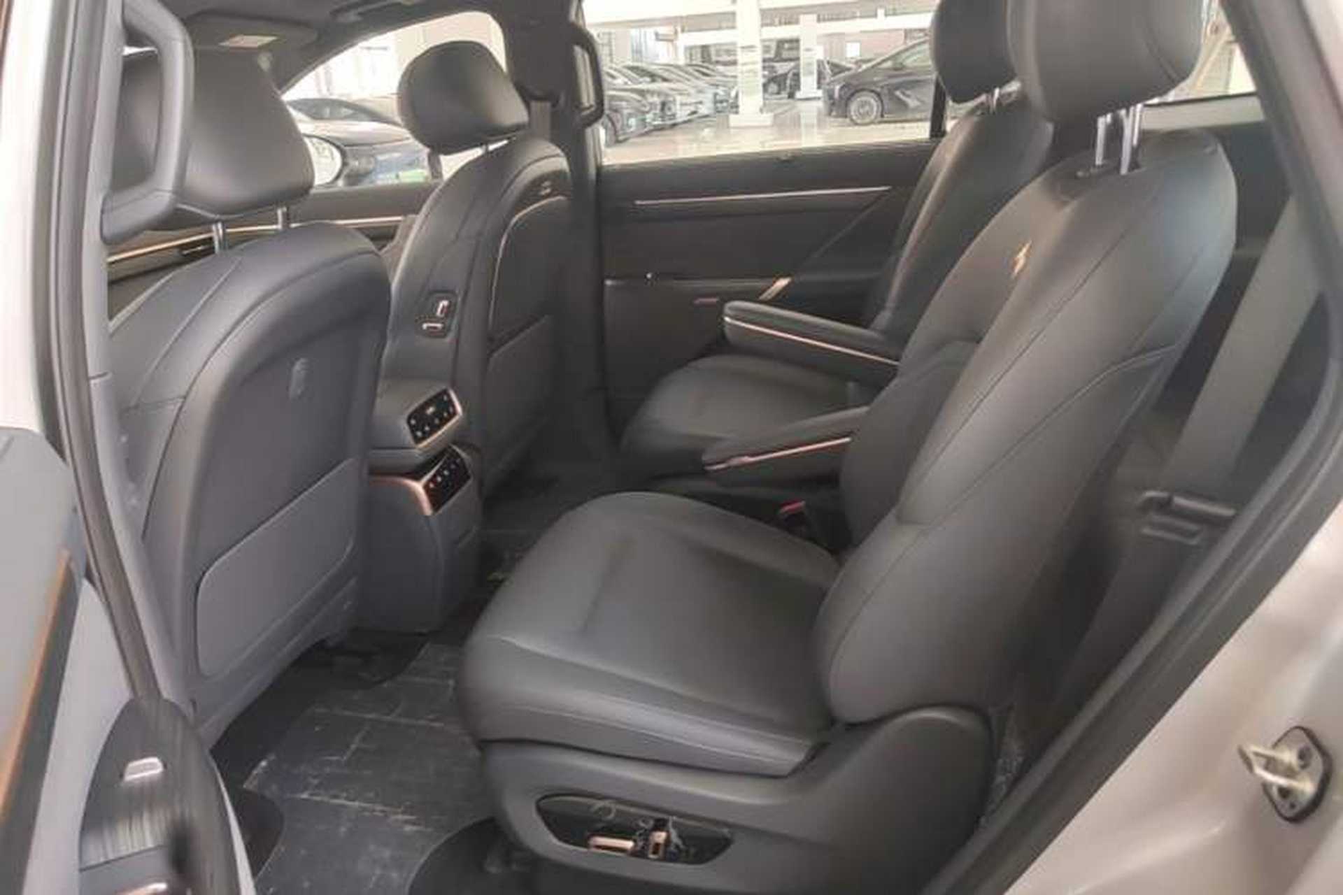 Used Dongfeng eπ eπ008 2024 210Max Range-Extended Version 6 Seats Left Rear Seat