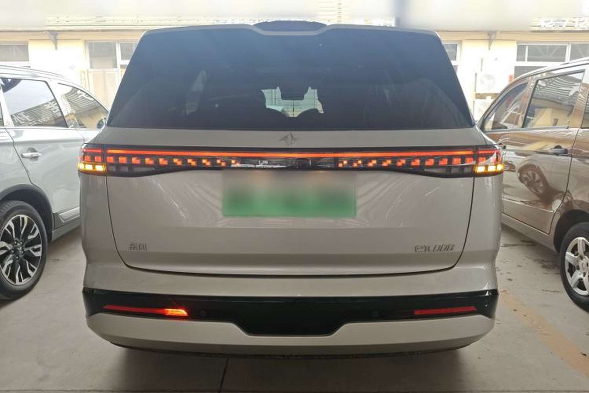 Used Dongfeng eπ eπ008 2024 210Max Range-Extended Version 6 Seats Rear