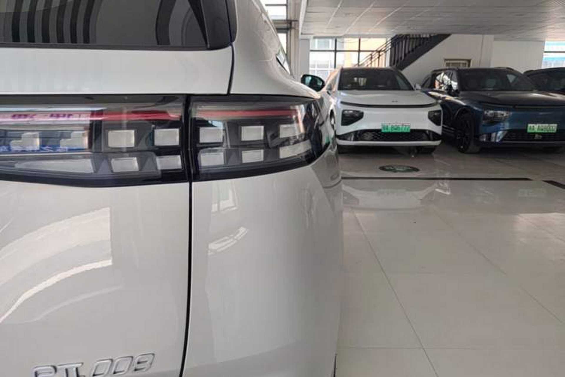 Used Dongfeng eπ eπ008 2024 210Max Range-Extended Version 6 Seats Right Rear Taillight
