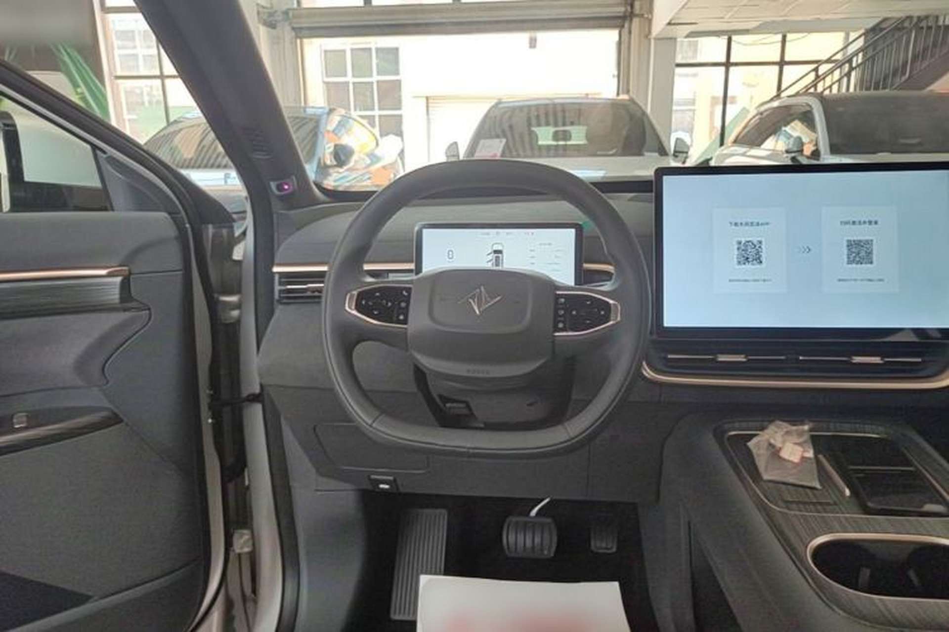 Used Dongfeng eπ eπ008 2024 210Max Range-Extended Version 6 Seats Steering Wheel