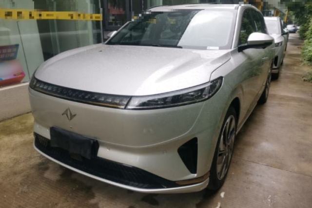 Dongfeng eπ eπ008 2024 636Max All-Electric Version 6 Seats مستعملة