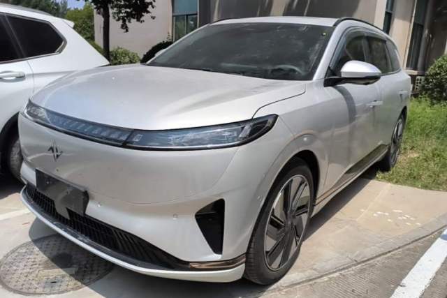 Dongfeng eπ eπ008 2024 210Max Range-Extended Version 6 Seats مستعملة