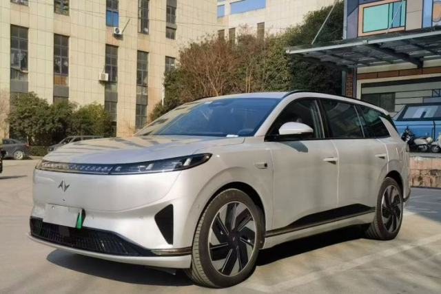Dongfeng eπ eπ008 2024 210Max Range-Extended Version 6 Seats مستعملة