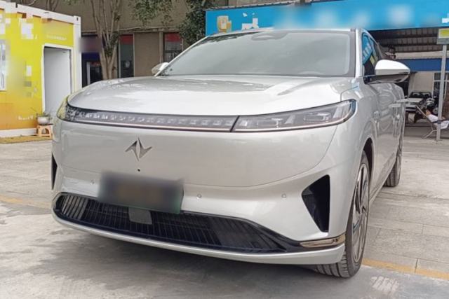 Dongfeng eπ eπ008 2024 210Max Range-Extended Version 6 Seats مستعملة