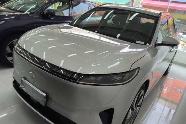 Dongfeng eπ eπ008 2024 210Max Range-Extended Version 6 Seats مستعملة
