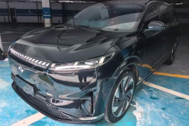 Dongfeng eπ eπ008 2025 210Ultra LikeYi Edition 6-Seater مستعملة