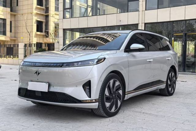Dongfeng eπ eπ008 2025 210 Ultra Range-Extended Version 5 Seats مستعملة