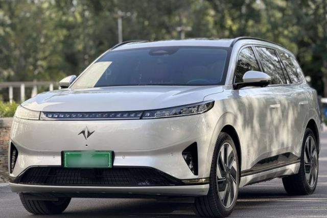 Dongfeng eπ eπ008 2025 210 Ultra Range-Extended Version 5 Seats مستعملة