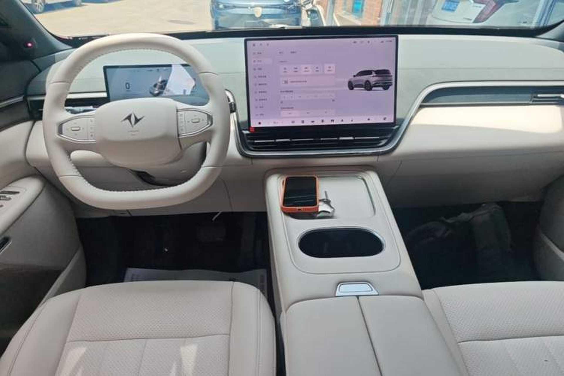 Used Dongfeng eπ eπ008 2025 210Ultra LikeYi Edition 6-Seater Center Console