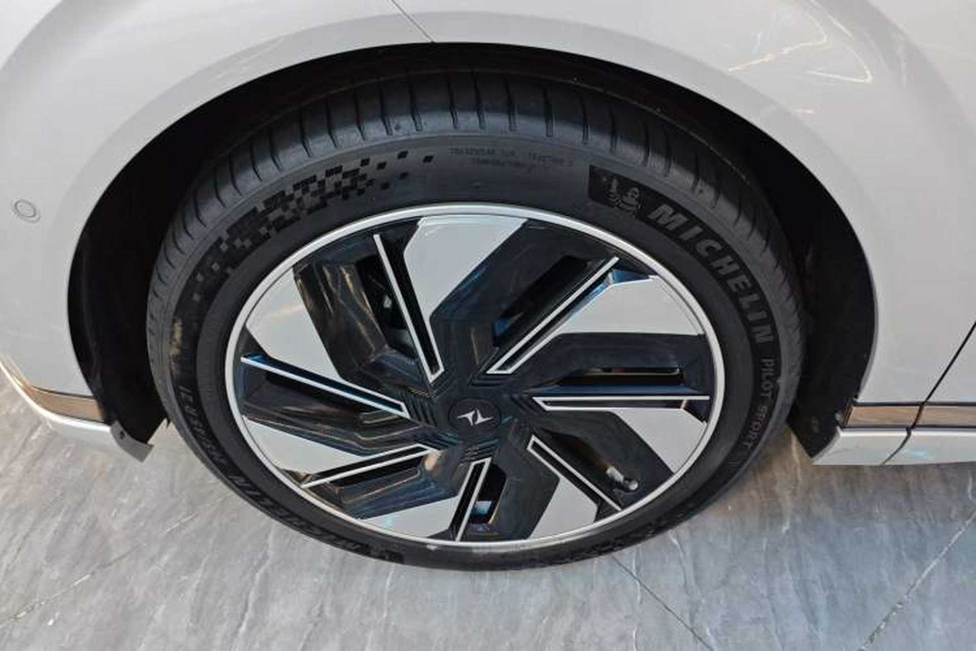Used Dongfeng eπ eπ008 2025 210 Ultra Range-Extended Version 5 Seats Exterior 4