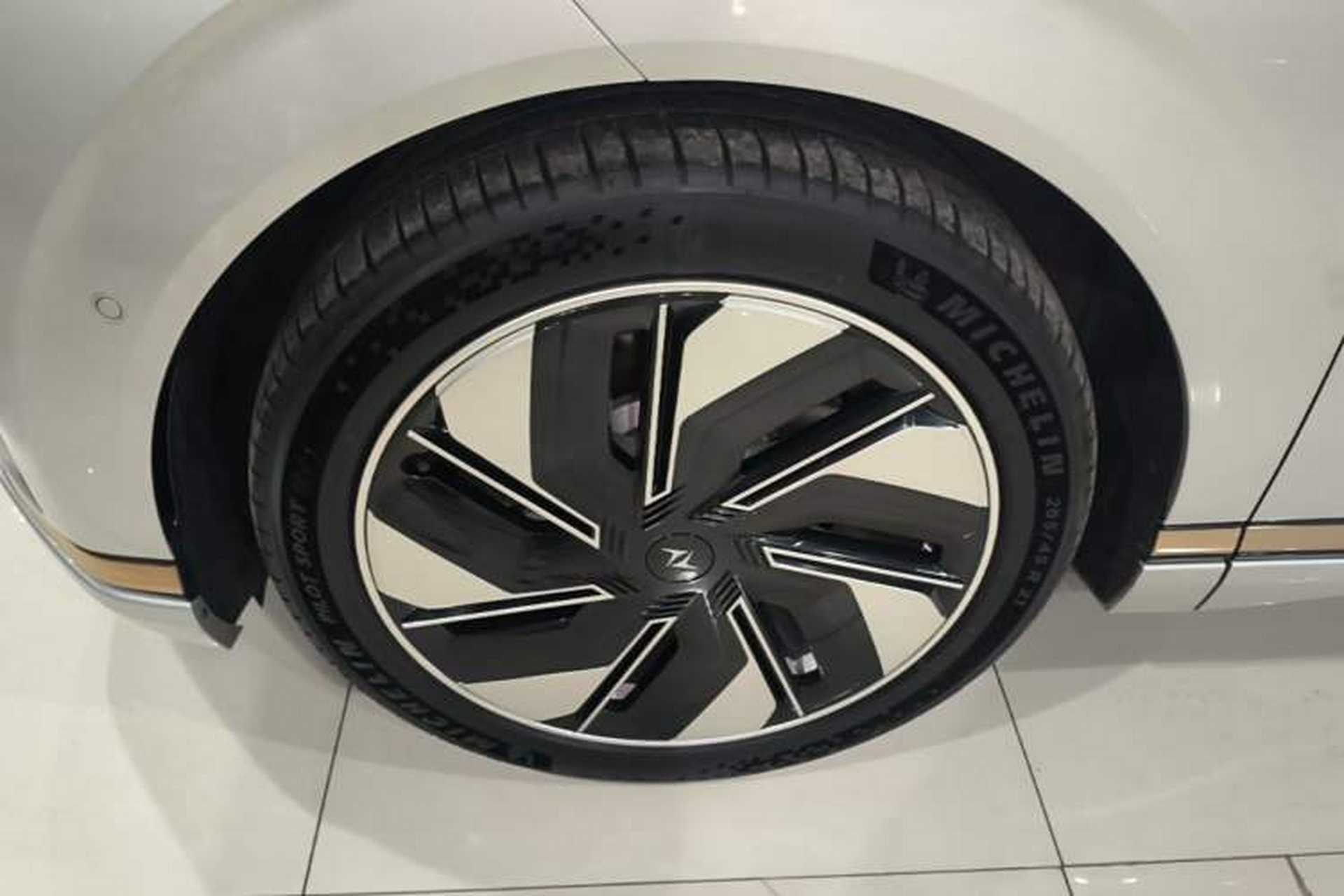Used Dongfeng eπ eπ008 2025 210 Ultra Range-Extended Version 5 Seats Left Front Wheel Hub