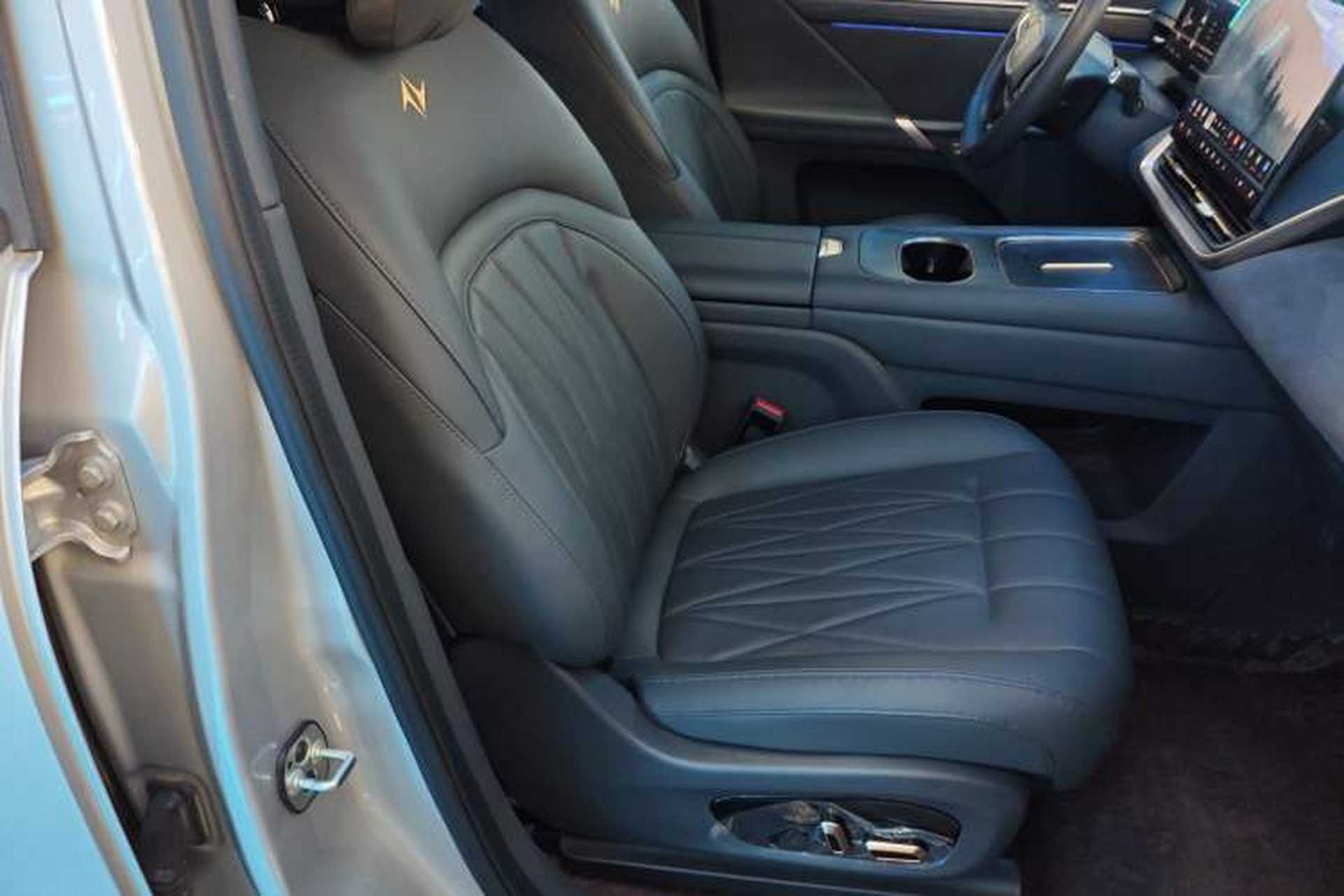 Used Dongfeng eπ eπ008 2025 210 Ultra Range-Extended Version 5 Seats Right Front Seat