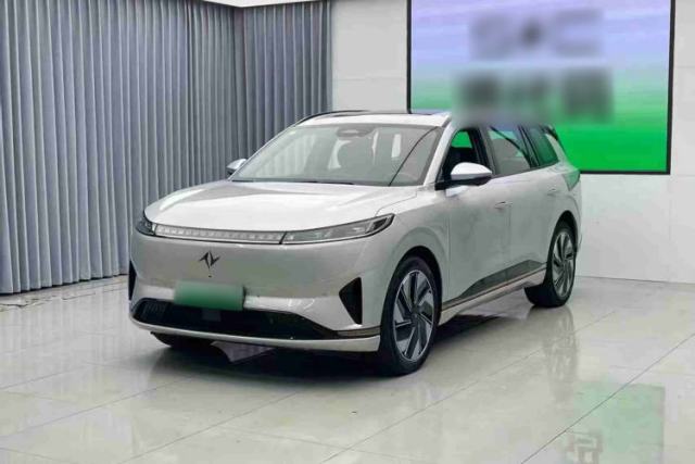 Dongfeng eπ eπ008 2025 210 Ultra Range-Extended Version 5 Seats مستعملة