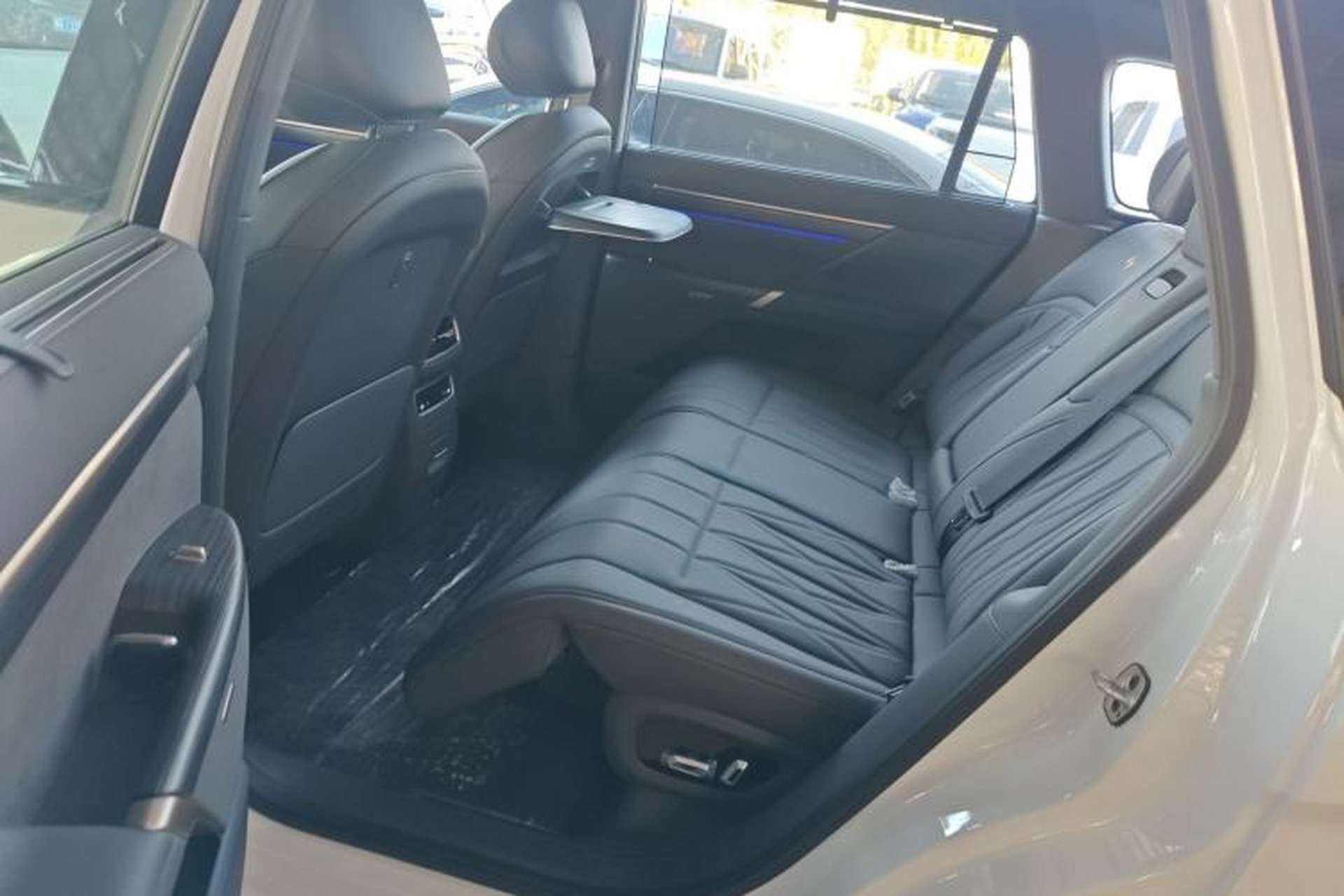 Used Dongfeng eπ eπ008 2025 210Max Range-Extended Version 5 Seats Left Rear Seat