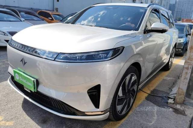 Dongfeng eπ eπ008 2025 210 Ultra Range-Extended Version 5 Seats مستعملة