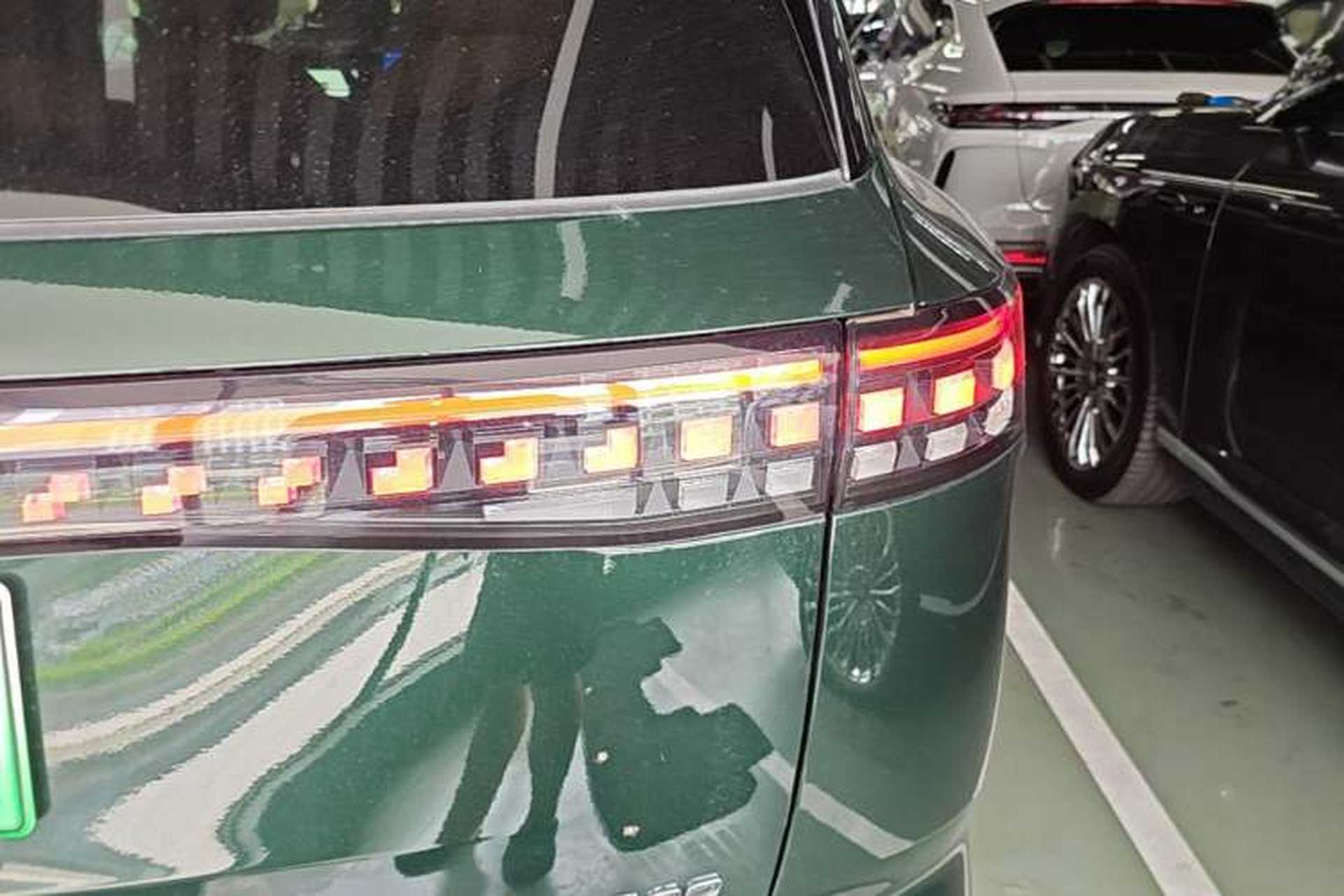 Used Dongfeng eπ eπ008 2026 Model Six-Seat Range-Extended Family Edition Right Rear Taillight