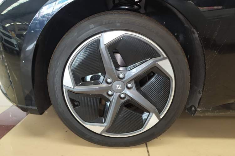 Used Dongfeng eπ eπ007 2024 All-Electric 620 RuYi Edition Left Front Wheel Hub