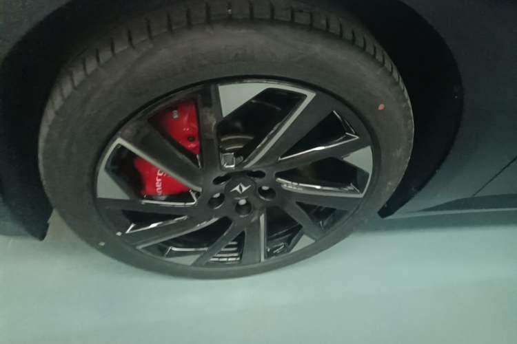 Used Dongfeng eπ eπ007 2024 620 Pro Version Left Front Wheel Hub