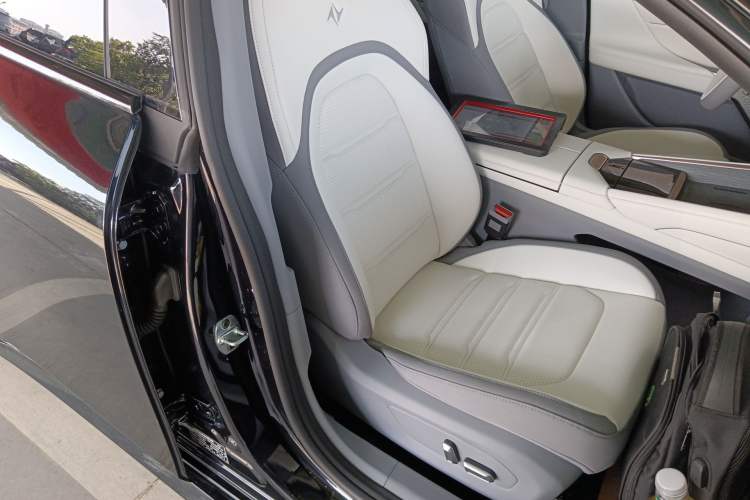 Used Dongfeng eπ eπ007 2024 Pure Electric 530 Air Edition Right Front Seat