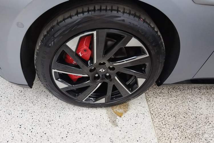 Used Dongfeng eπ eπ007 2024 620 Pro Version Left Front Wheel Hub
