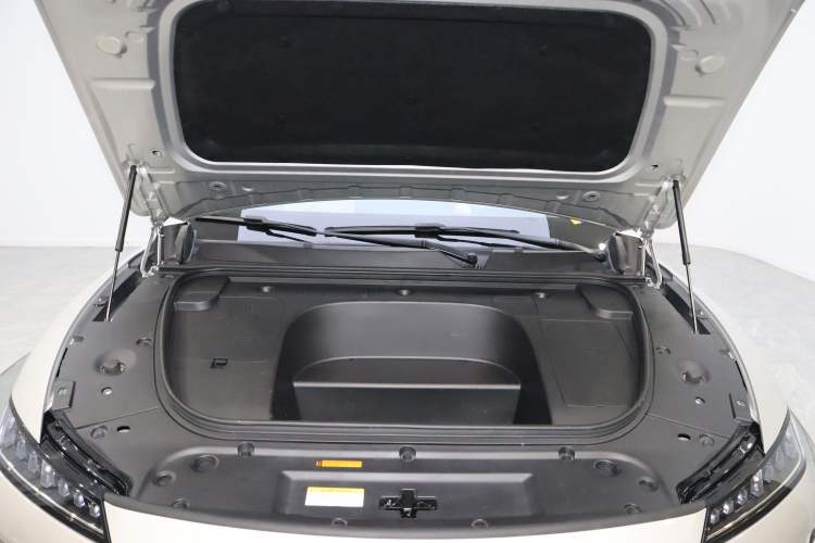 Used Dongfeng eπ eπ007 2024 620 Pro Version Engine Bay