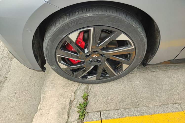 Used Dongfeng eπ eπ007 2024 Pure Electric 540 All-Wheel Drive Max Edition Left Front Wheel Hub