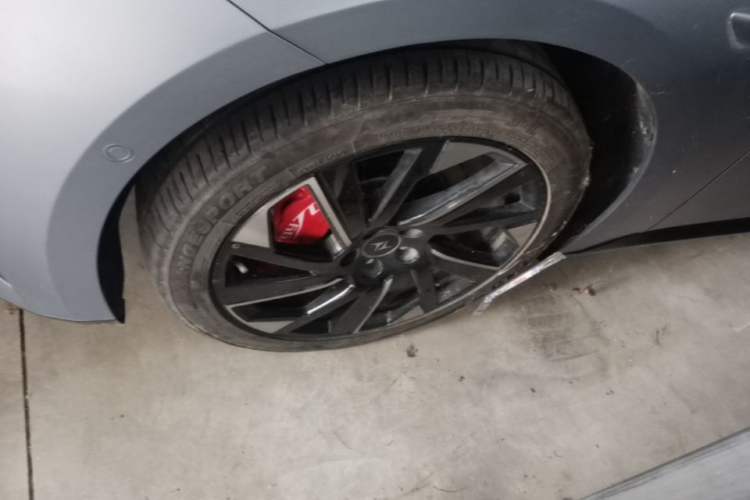 Used Dongfeng eπ eπ007 2024 Pure Electric 540 All-Wheel Drive Max Edition Left Front Wheel Hub