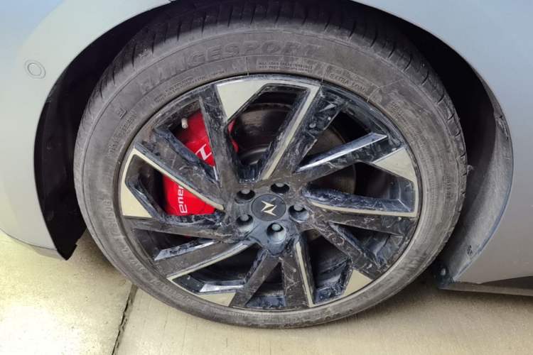 Used Dongfeng eπ eπ007 2024 Pure Electric 540 All-Wheel Drive Max Edition Left Front Wheel Hub