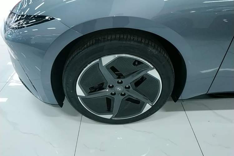 Used Dongfeng eπ eπ007 2024 620 Pro Version Left Front Wheel Hub
