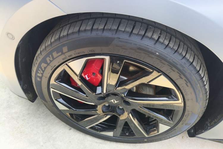 Used Dongfeng eπ eπ007 2024 Pure Electric 540 All-Wheel Drive Max Edition Left Front Wheel Hub