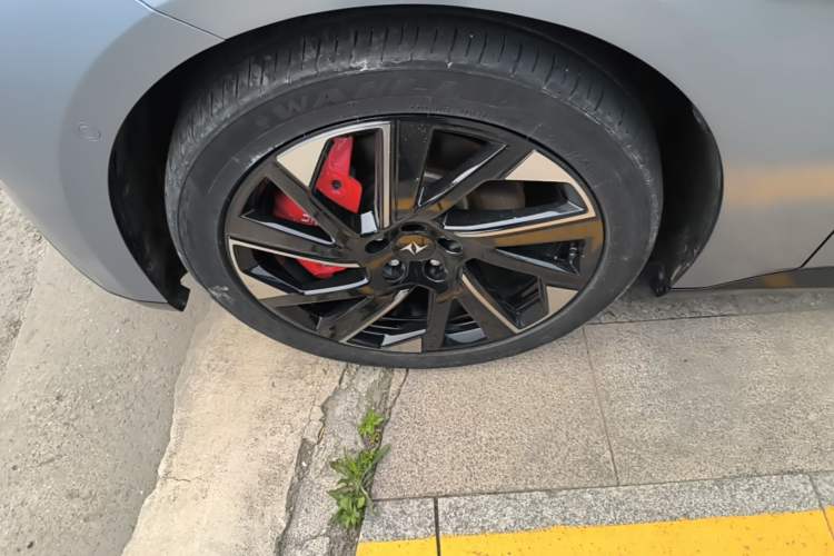 Used Dongfeng eπ eπ007 2024 Pure Electric 540 All-Wheel Drive Max Edition Left Front Wheel Hub