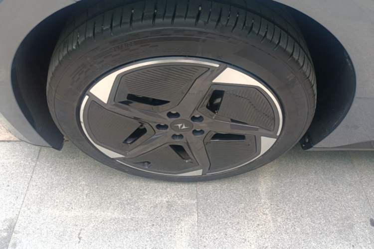 Used Dongfeng eπ eπ007 2024 530 Pro Version Left Front Wheel Hub
