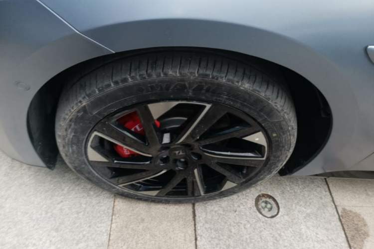 Used Dongfeng eπ eπ007 2024 Pure Electric 540 All-Wheel Drive Max Edition Left Front Wheel Hub