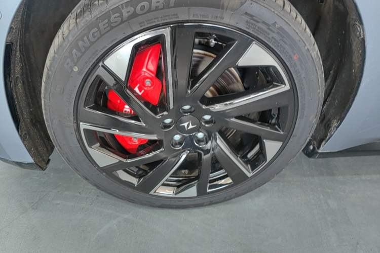 Used Dongfeng eπ eπ007 2024 Pure Electric 540 All-Wheel Drive Max Edition Left Front Wheel Hub