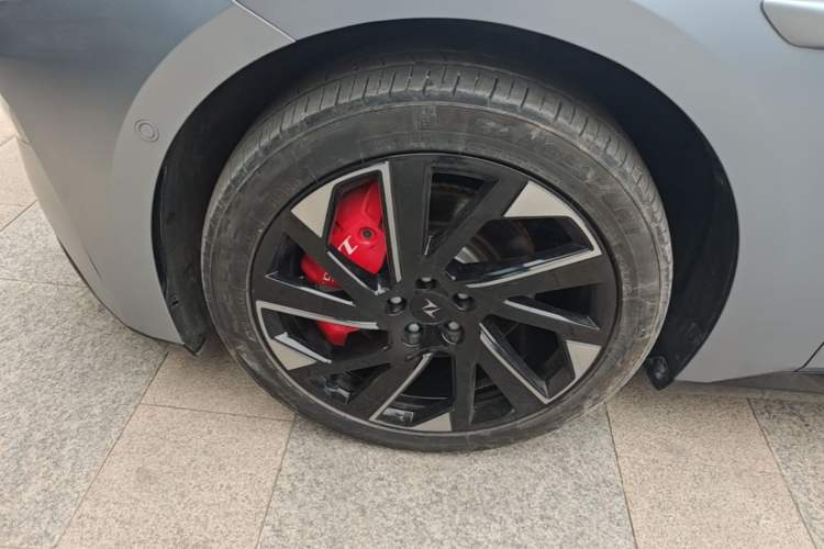 Used Dongfeng eπ eπ007 2024 Pure Electric 540 All-Wheel Drive Max Edition Left Front Wheel Hub
